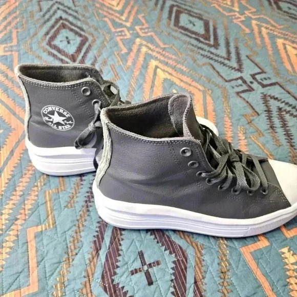 Like new Woman's Chuck Taylor‎ All Star - Picture 2 of 8